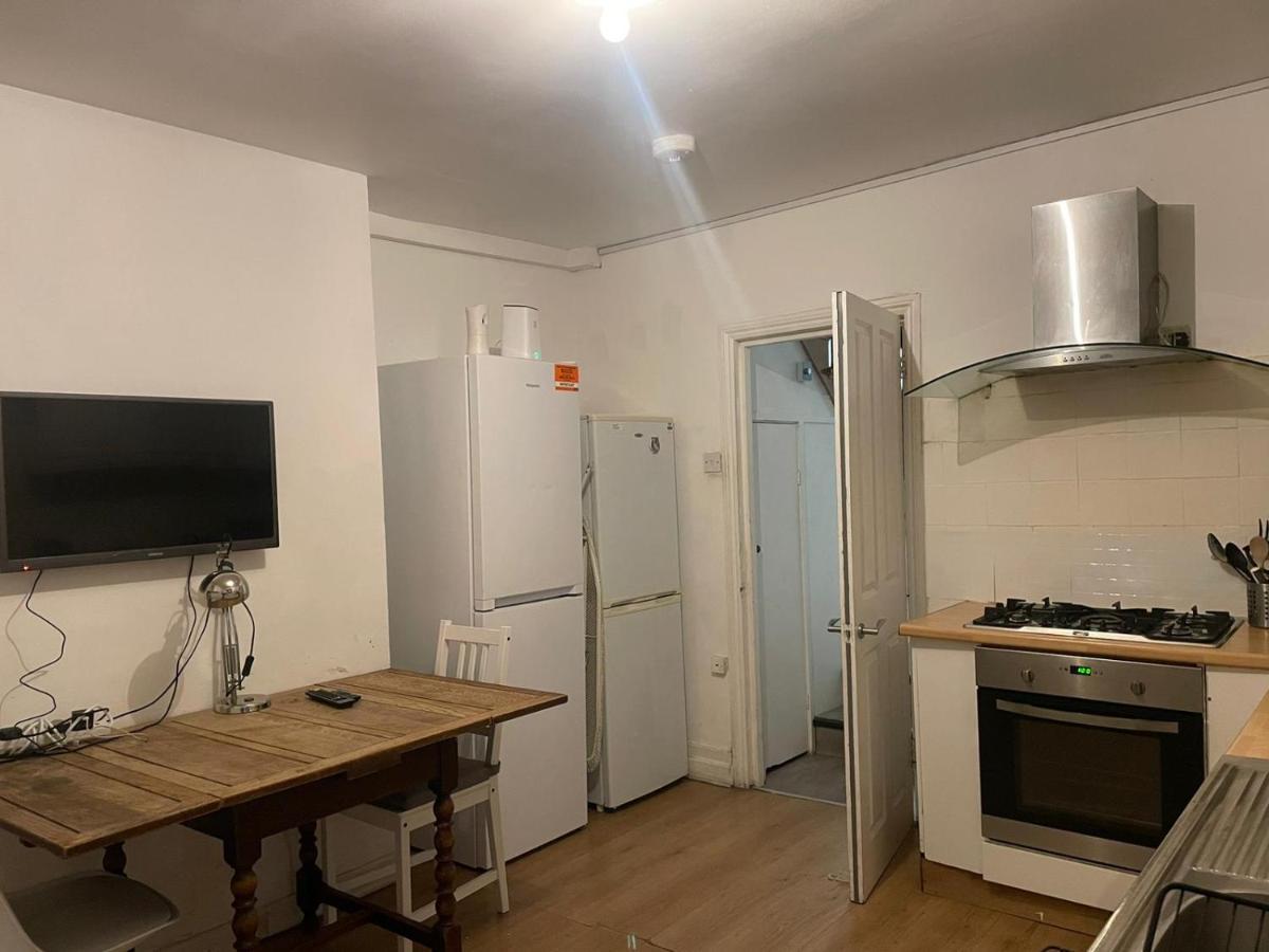 Balham, South London Spacious Guest House 1, 6 Rooms Available Экстерьер фото